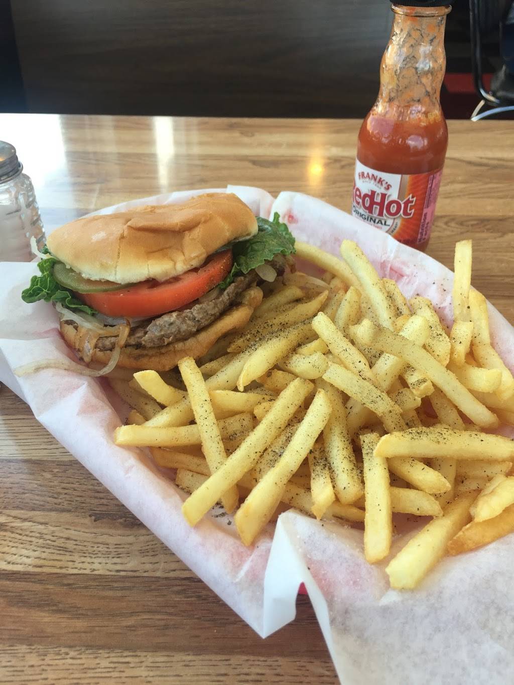 Town Topic Hamburgers Mission KS | restaurant | 6018 Johnson Dr, Mission, KS 66202, USA | 9133628830 OR +1 913-362-8830