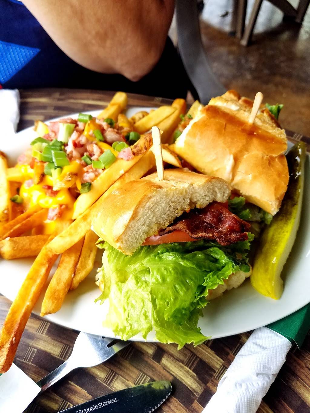 Trader Jacks Riverside Grille | restaurant | 35901 Lakeshore Blvd, Eastlake, OH 44095, USA | 4409468330 OR +1 440-946-8330