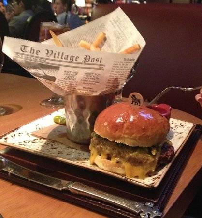 Shannonigans Brew and Spirits | restaurant | 3245 Indian King Ct, Waldorf, MD 20602, USA | 3016798403 OR +1 301-679-8403