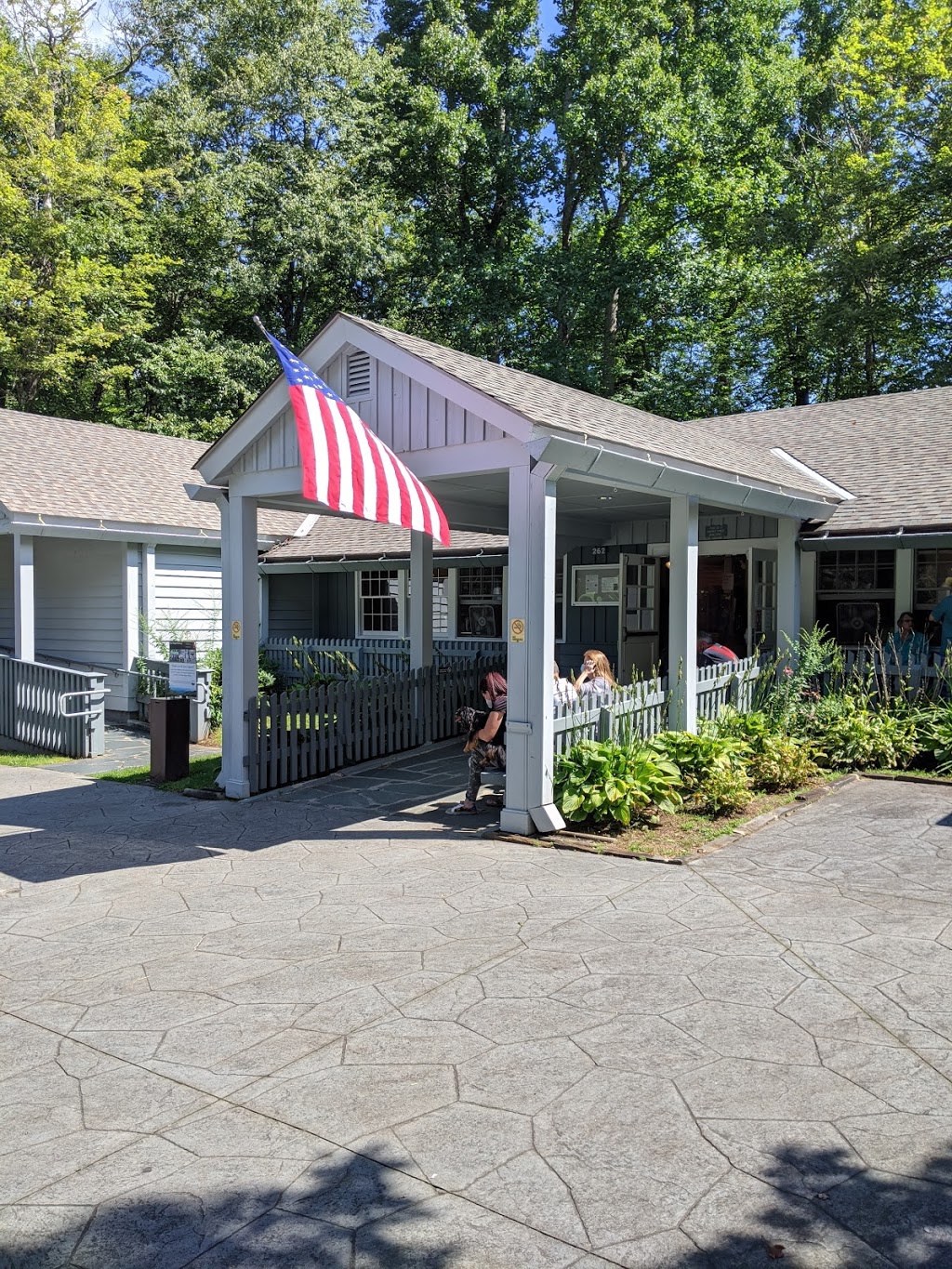 Tuggles Gap Restaurant & Motel | restaurant | 3351 Parkway Ln S, Floyd, VA 24091, USA | 5407453402 OR +1 540-745-3402