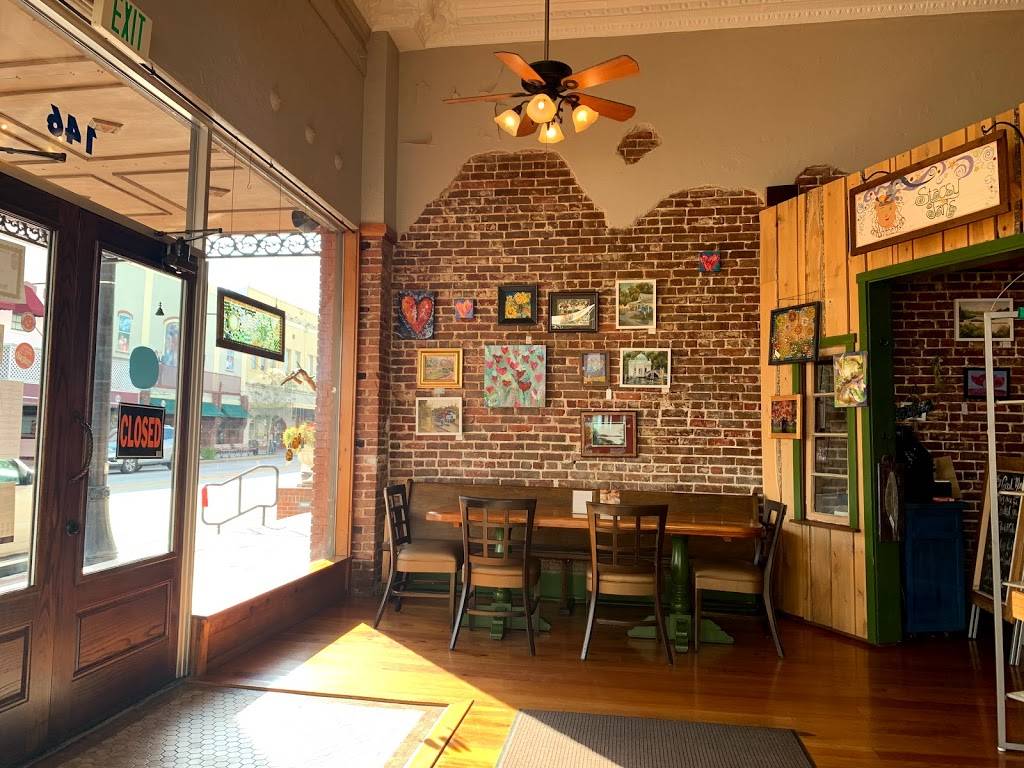 Dick and Janes | restaurant | 146 N Woodland Blvd, DeLand, FL 32720, USA | 3868229280 OR +1 386-822-9280