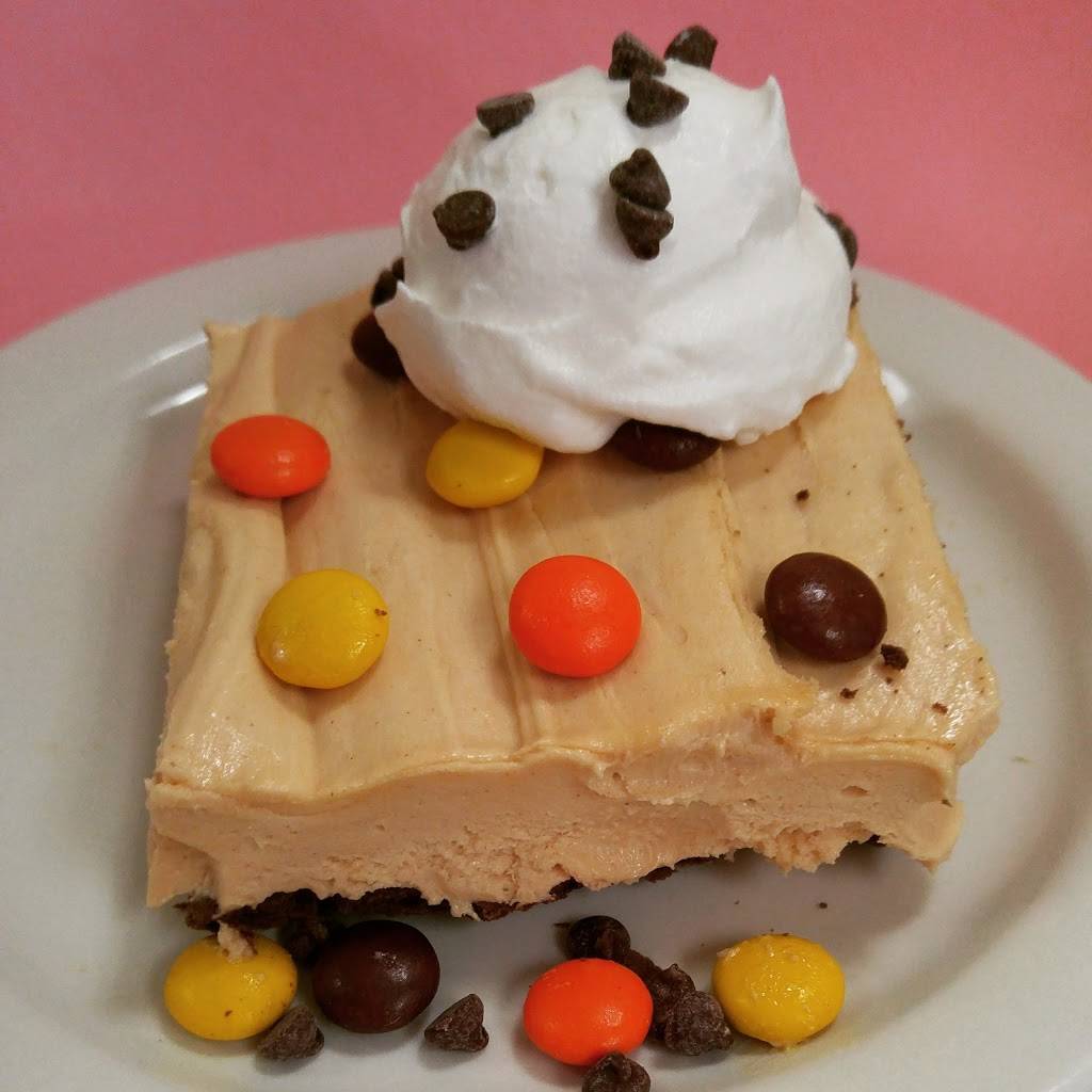 Cross Roads Diner | restaurant | 94 New Rochester Rd, Dover, NH 03820, USA | 6037400233 OR +1 603-740-0233