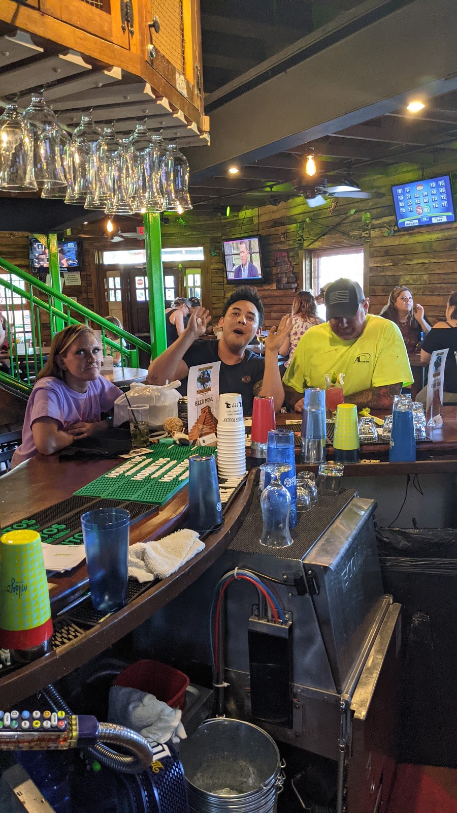 Crazy Craigs Treehouse | restaurant | 1924 76 Country Blvd, Branson, MO 65616, USA | 4173347003 OR +1 417-334-7003