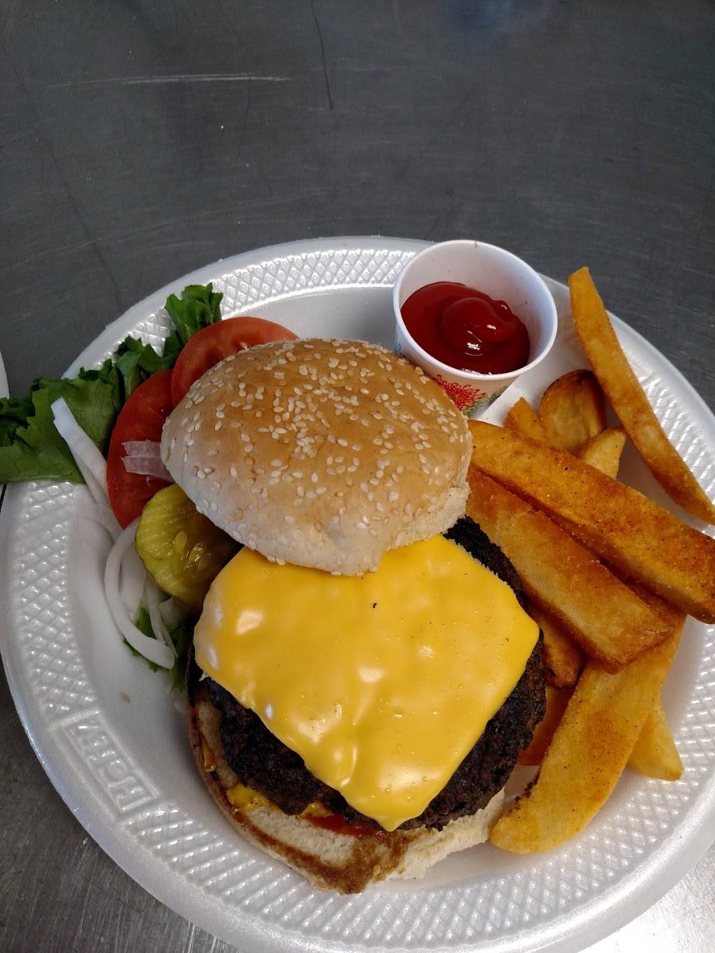 Crisp Cafe at Twin Valley | restaurant | 2305 Country Club Rd, Wadesboro, NC 28170, USA | 7046942336 OR +1 704-694-2336