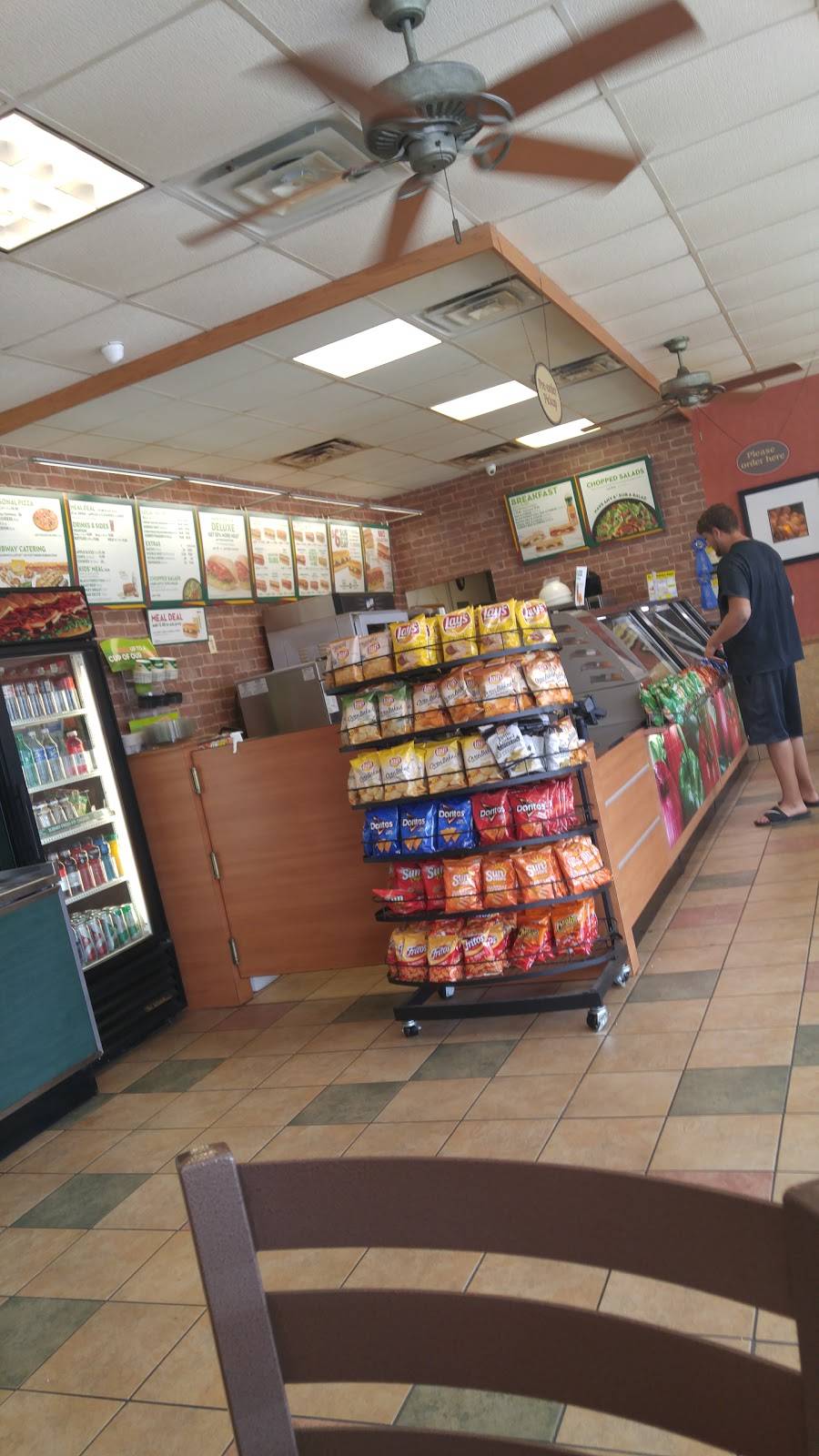 Subway | restaurant | 101 E Charles St, Oelwein, IA 50662, USA | 3192833320 OR +1 319-283-3320
