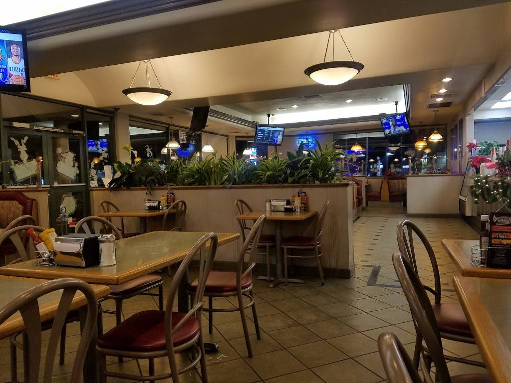 Toms Place | restaurant | 221 W Orangethorpe Ave, Placentia, CA 92870, USA | 7145281977 OR +1 714-528-1977