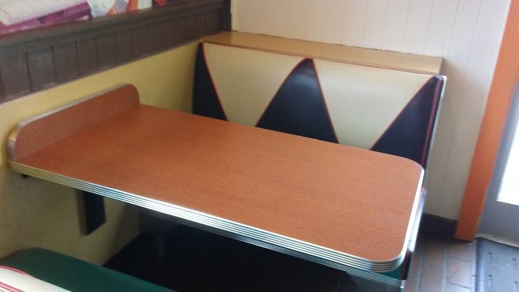 Long John Silvers | restaurant | 3707 National Rd E, Richmond, IN 47374, USA | 7659666245 OR +1 765-966-6245