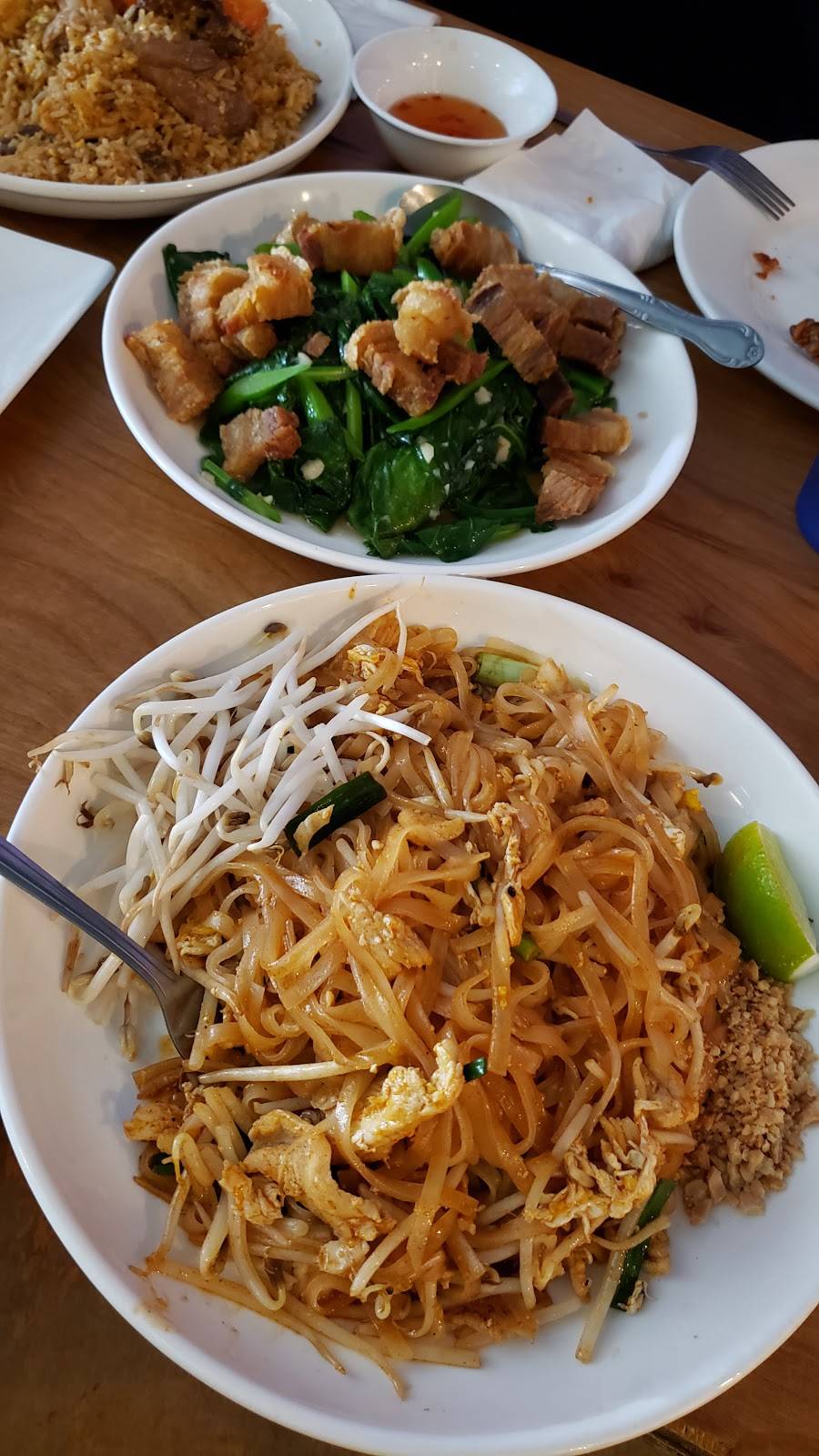 Khun Mae Ploy Thai Cuisine | restaurant | 2703 Sunset Blvd, Los Angeles, CA 90026, USA | 2134832105 OR +1 213-483-2105
