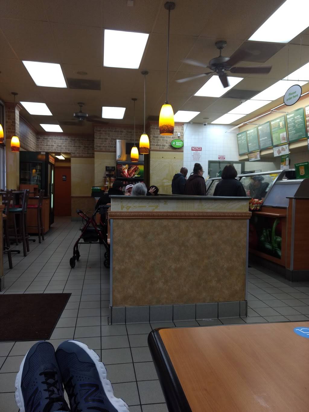 Subway | restaurant | 302 N J St N, Tulare, CA 93274, USA | 5596885989 OR +1 559-688-5989