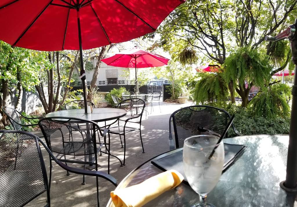 Flame Bar And Grill | restaurant | 501 E Walnut St, Carbondale, IL 62901, USA | 6183518242 OR +1 618-351-8242