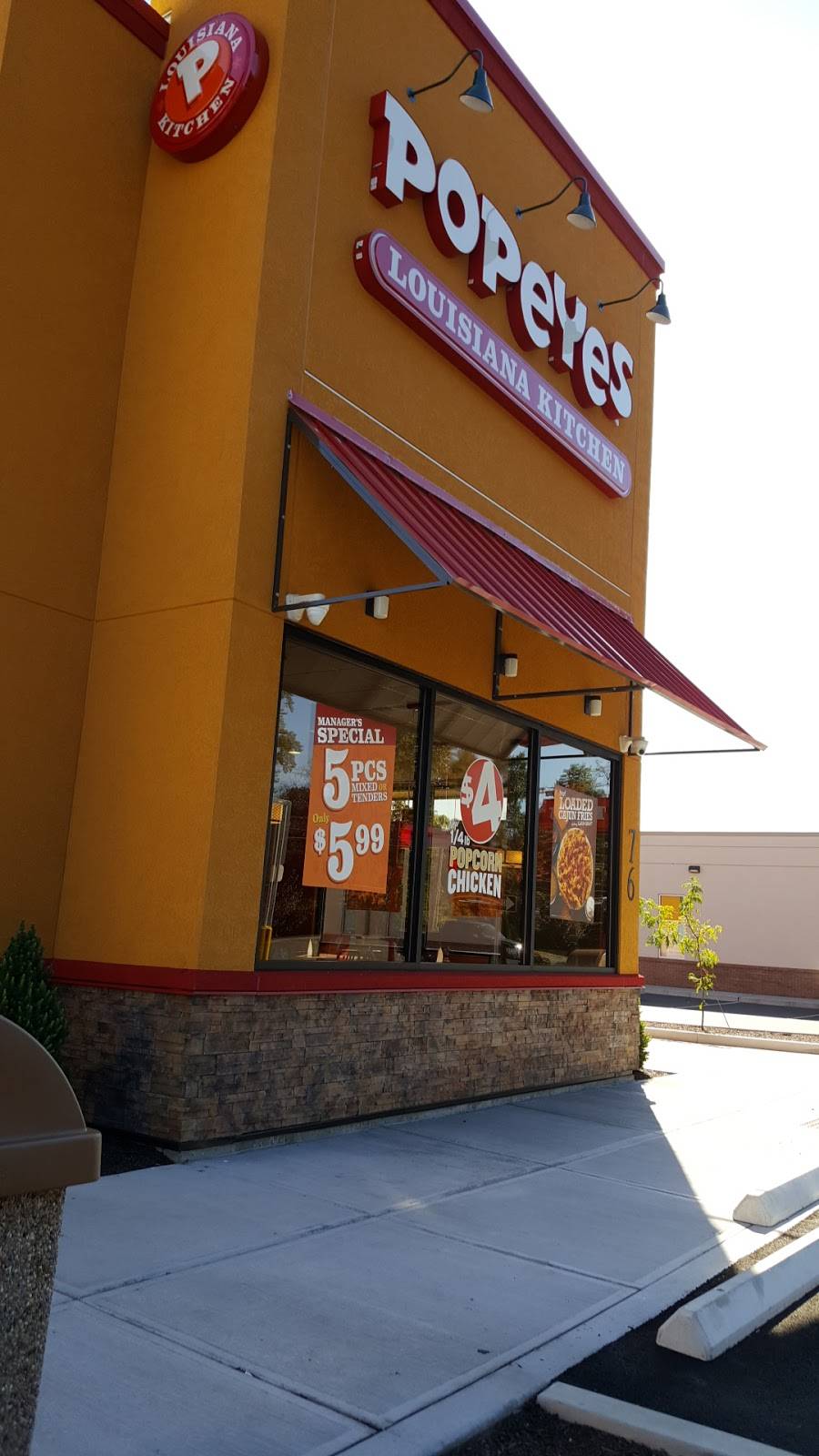 Popeyes Louisiana Kitchen | restaurant | 70 Pershing Dr, Derby, CT 06418, USA | 2033082284 OR +1 203-308-2284