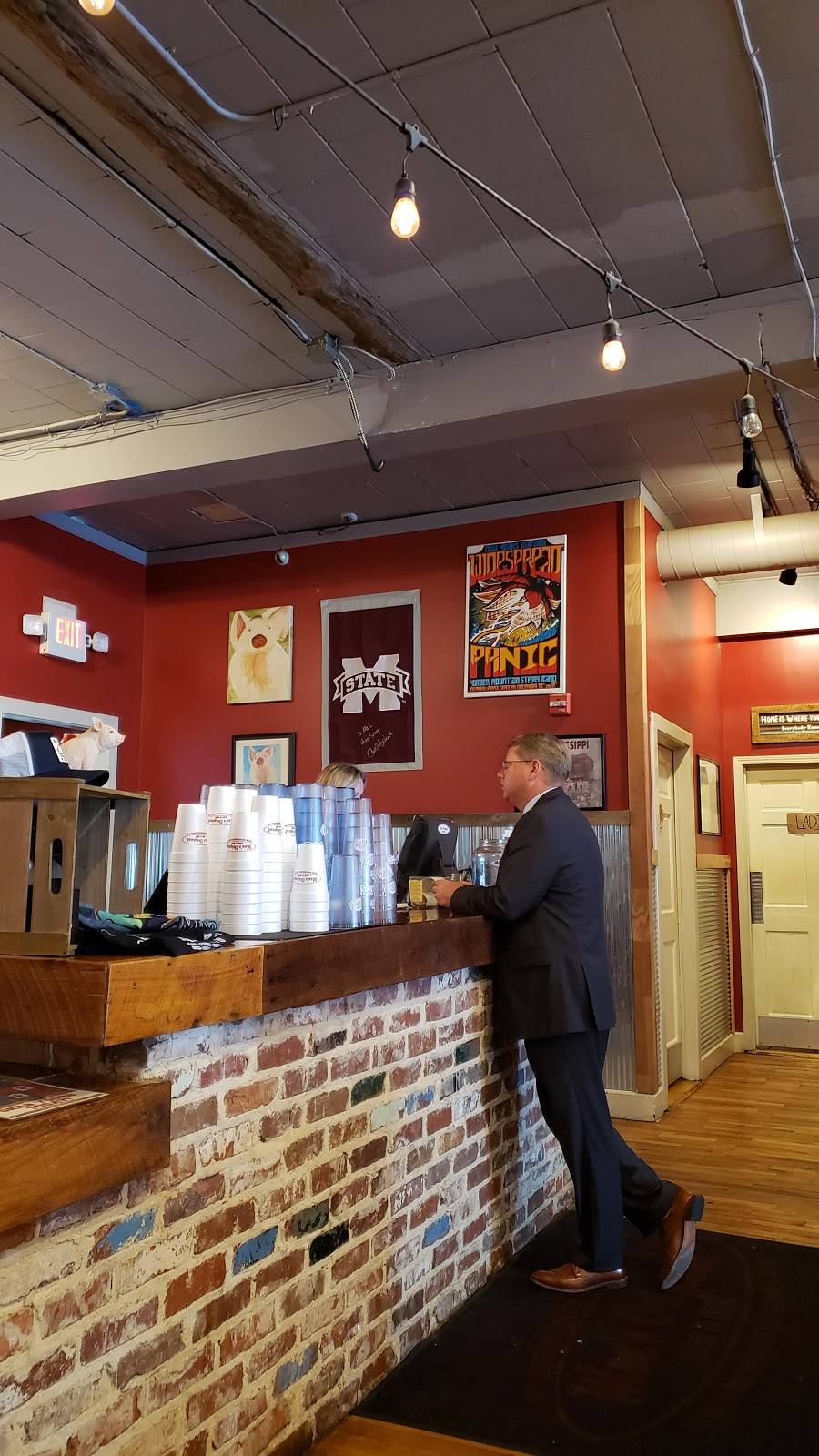 Moes Original BBQ - Starkville | meal takeaway | 110 E Main St, Starkville, MS 39759, USA | 6623206637 OR +1 662-320-6637