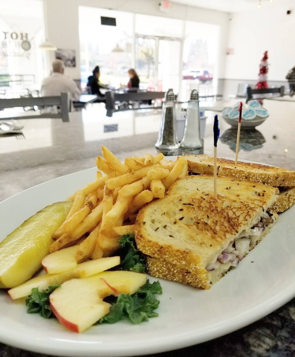 Hot Off the Griddle | restaurant | 1583 W El Camino Ave, Sacramento, CA 95833, USA | 9165715792 OR +1 916-571-5792