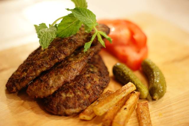 Laziz Grill 2 Go | restaurant | 5439, Inside Valley Produce, 18345 Vanowen St unit m, Reseda, CA 91335, USA | 8189962800 OR +1 818-996-2800