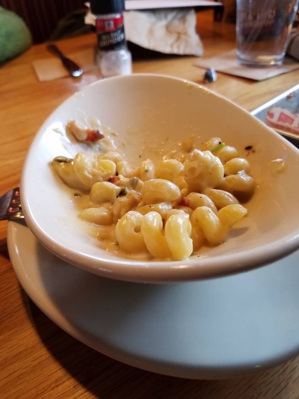 Applebees Grill + Bar | restaurant | 441 E Main St, Westfield, MA 01085, USA | 4135640343 OR +1 413-564-0343