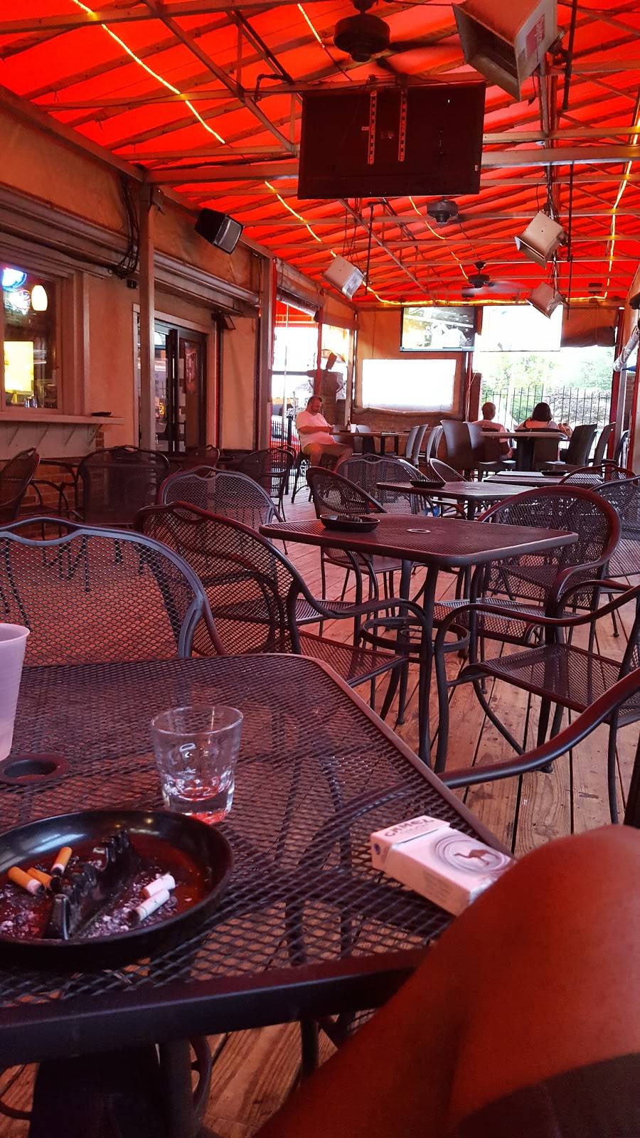 Classics Victorys Sports Bar | restaurant | 547 S High St, Columbus, OH 43212, USA | 6142251577 OR +1 614-225-1577