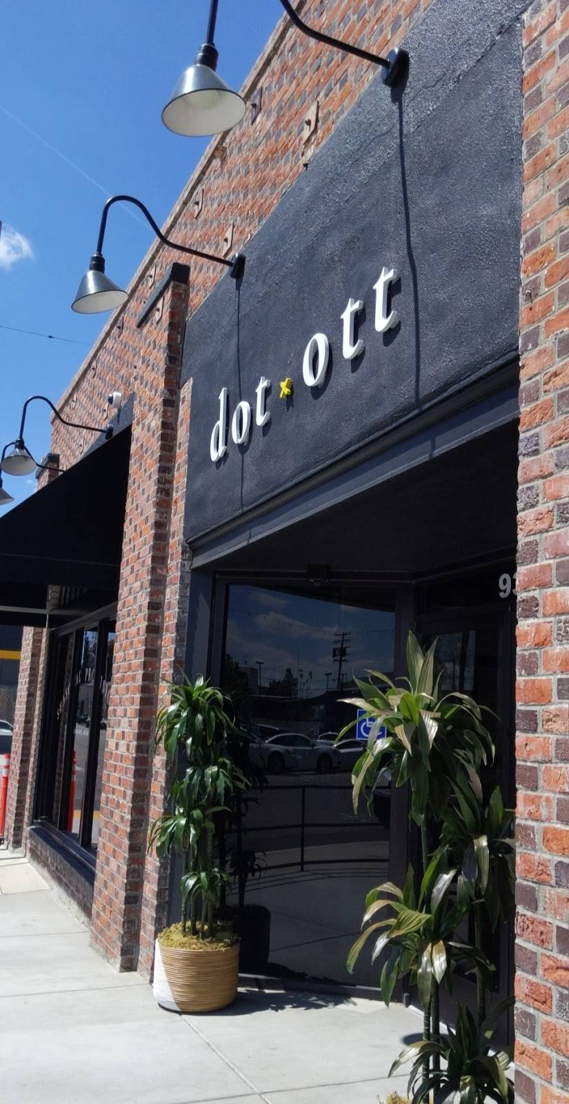 dot x ott | restaurant | 930 18th St, Bakersfield, CA 93301, USA | 6613247112 OR +1 661-324-7112