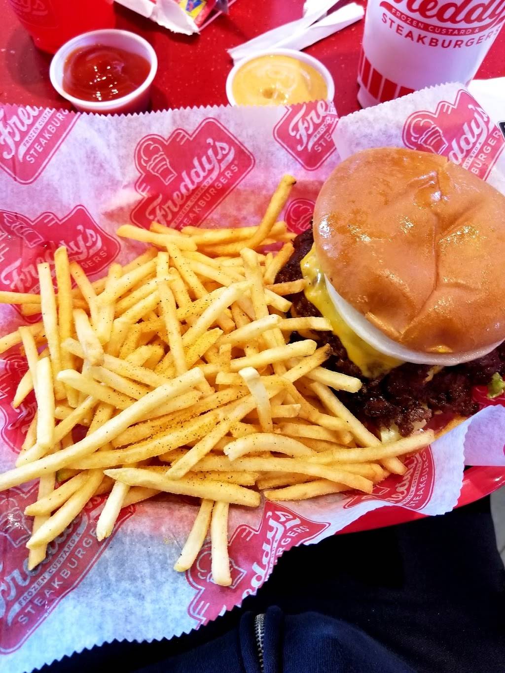 Freddys Frozen Custard & Steakburgers | restaurant | 7402 W 159th St, Orland Park, IL 60462, USA | 7084078222 OR +1 708-407-8222