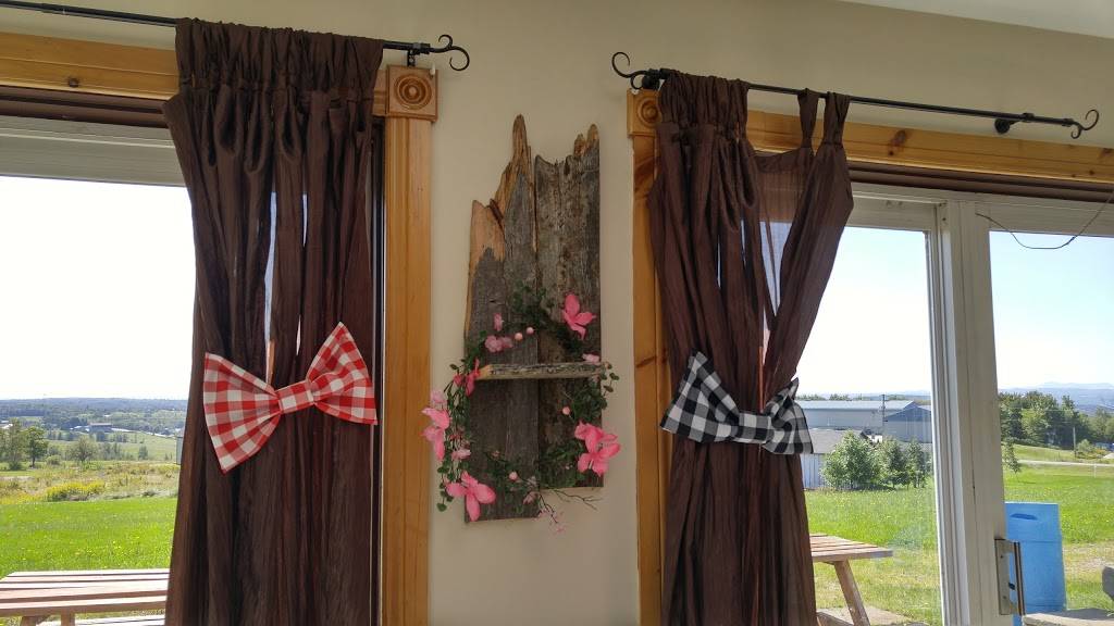 Restaurant Lorrizon | restaurant | 325 Route De LEglise, Saint-Claude, QC J0B 2N0, Canada | 8198452332 OR +1 819-845-2332