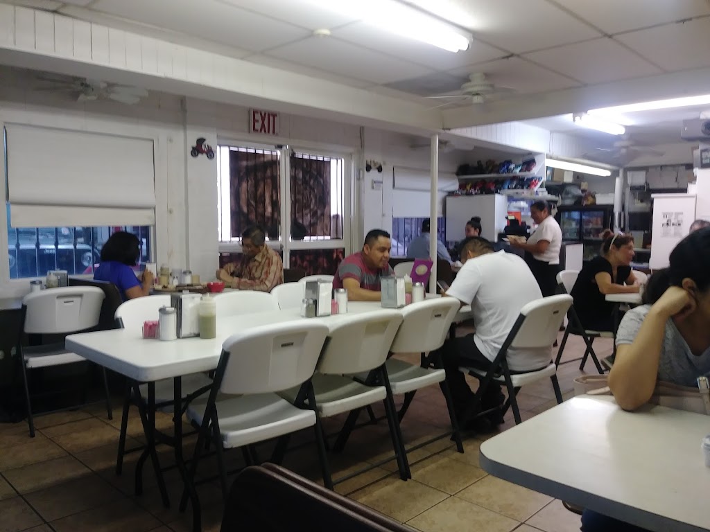 Paulitas Restaurant No 1 | restaurant | 2720 N Arkansas Ave, Laredo, TX 78043, USA | 9567270570 OR +1 956-727-0570