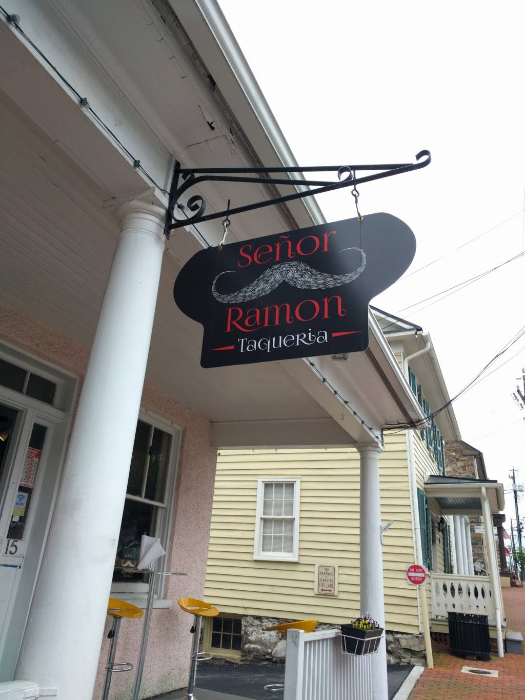 Señor Ramon Taqueria | restaurant | 15 Loudoun St SE, Leesburg, VA 20175, USA | 5714428436 OR +1 571-442-8436