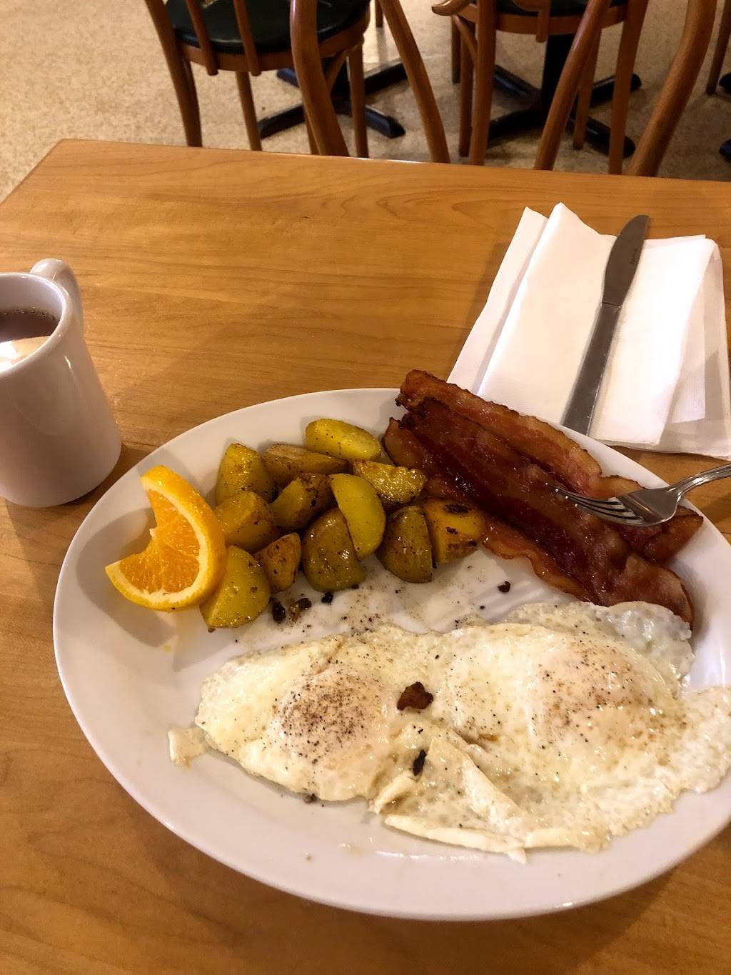 The Dutch Oven | restaurant | 7 King St W, Cobourg, ON K9A 2L8, Canada | 9053722263 OR +1 905-372-2263