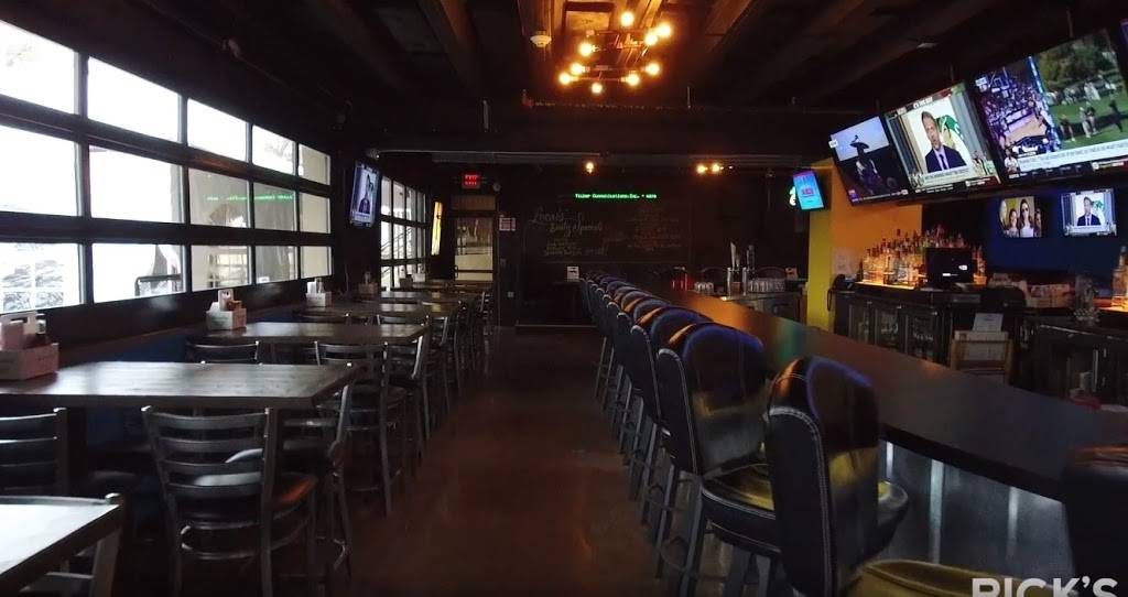 Locals On The Lakes | restaurant | 530 Portage Lakes Drive, Akron, OH 44319, USA | 3307945157 OR +1 330-794-5157