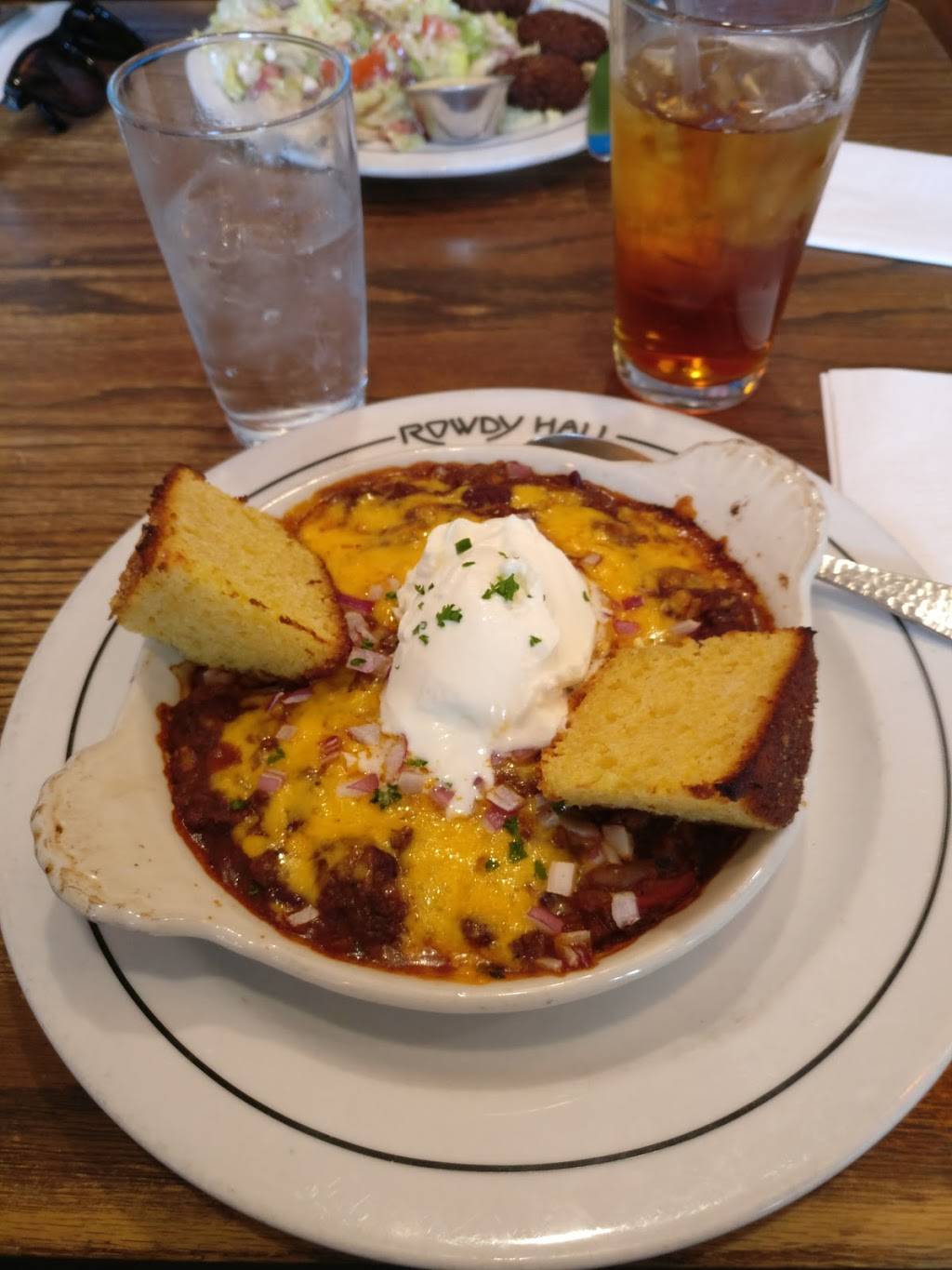 Rowdy Hall | restaurant | 2732, 10 Main St, East Hampton, NY 11937, USA | 6313248555 OR +1 631-324-8555