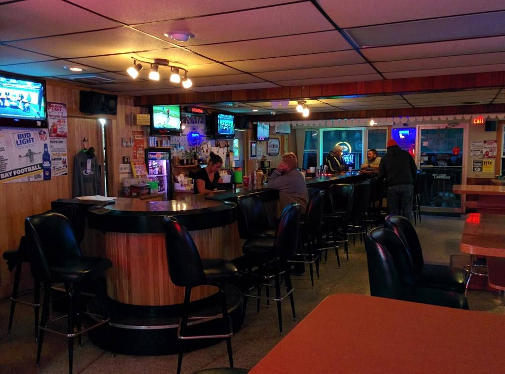 Kamps Bar and Grill | restaurant | 303 Williams St, Combined Locks, WI 54113, USA | 9207889945 OR +1 920-788-9945