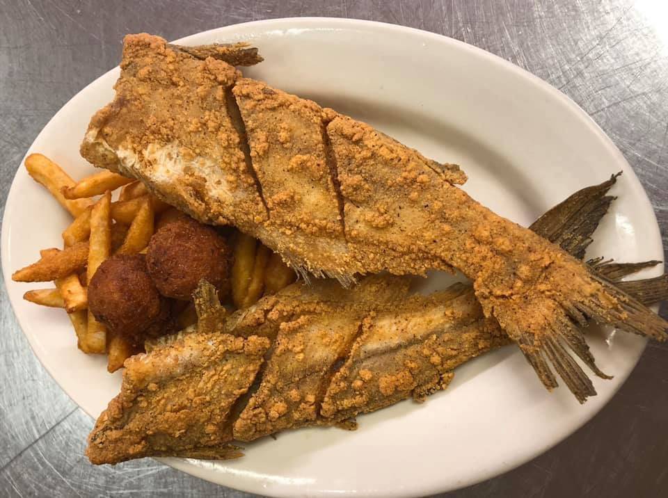 Seals Catfish Cabin | restaurant | 312 McSween Rd, Picayune, MS 39466, USA | 6017992383 OR +1 601-799-2383