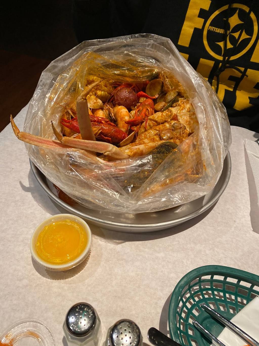 Crafty Crab | restaurant | 6800 Race Track Rd, Bowie, MD 20715, USA | 2402453715 OR +1 240-245-3715