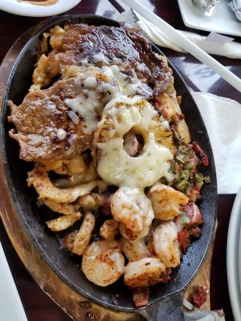 Los Tres Potrillos | restaurant | 406 E Main St, Louisa, VA 23093, USA | 5409673626 OR +1 540-967-3626