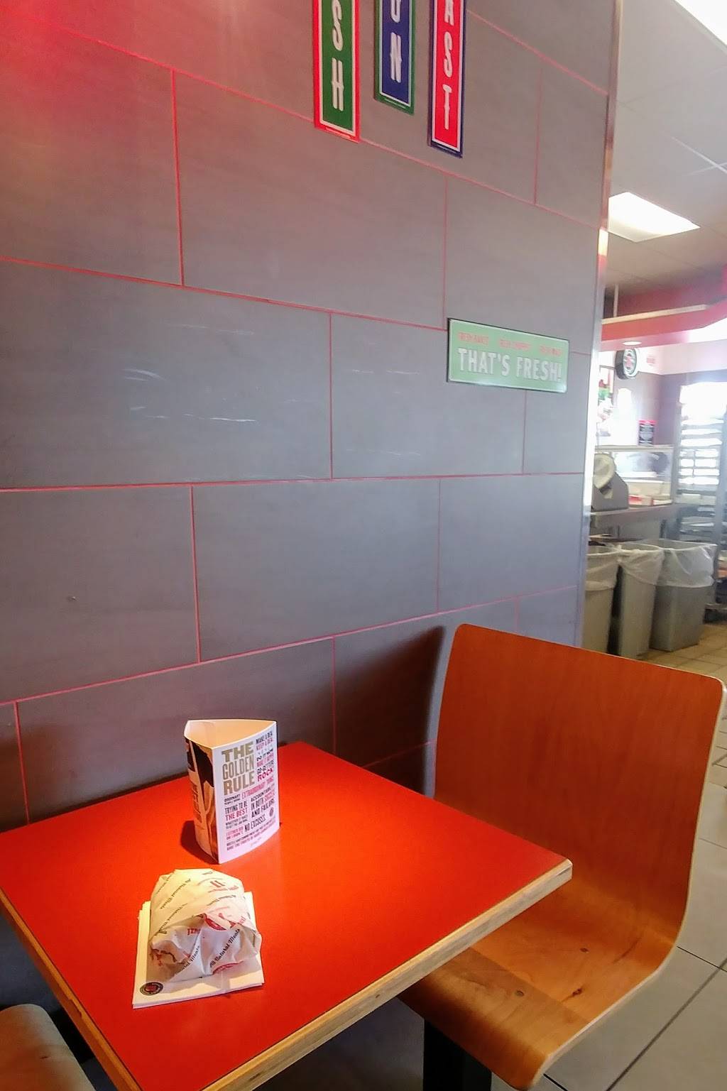 Jimmy Johns | meal delivery | 17 W 63rd St, Kansas City, MO 64113, USA | 8166128720 OR +1 816-612-8720