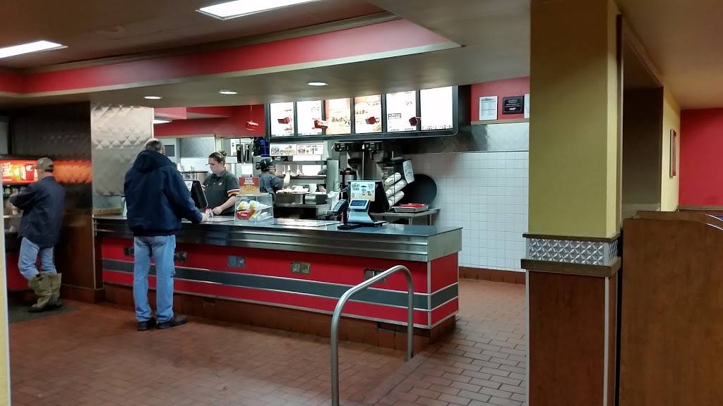 Hardees | restaurant | 1431 Ave H, Fort Madison, IA 52627, USA | 3193729426 OR +1 319-372-9426