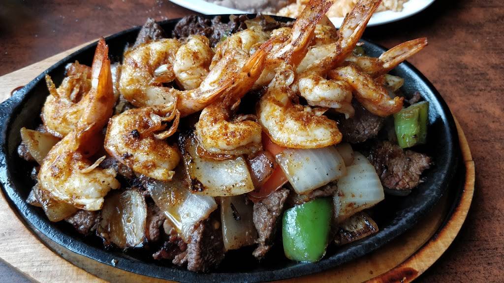 La Perla Tapatia Restaurant | restaurant | 1230 High St #1711, Delano, CA 93215, USA | 6617254121 OR +1 661-725-4121