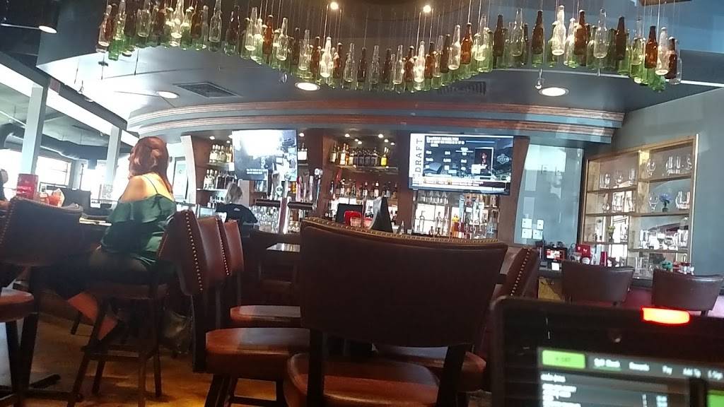 Red Robin Gourmet Burgers and Brews | restaurant | 6522 Monona Dr, Monona, WI 53716, USA | 6082231390 OR +1 608-223-1390