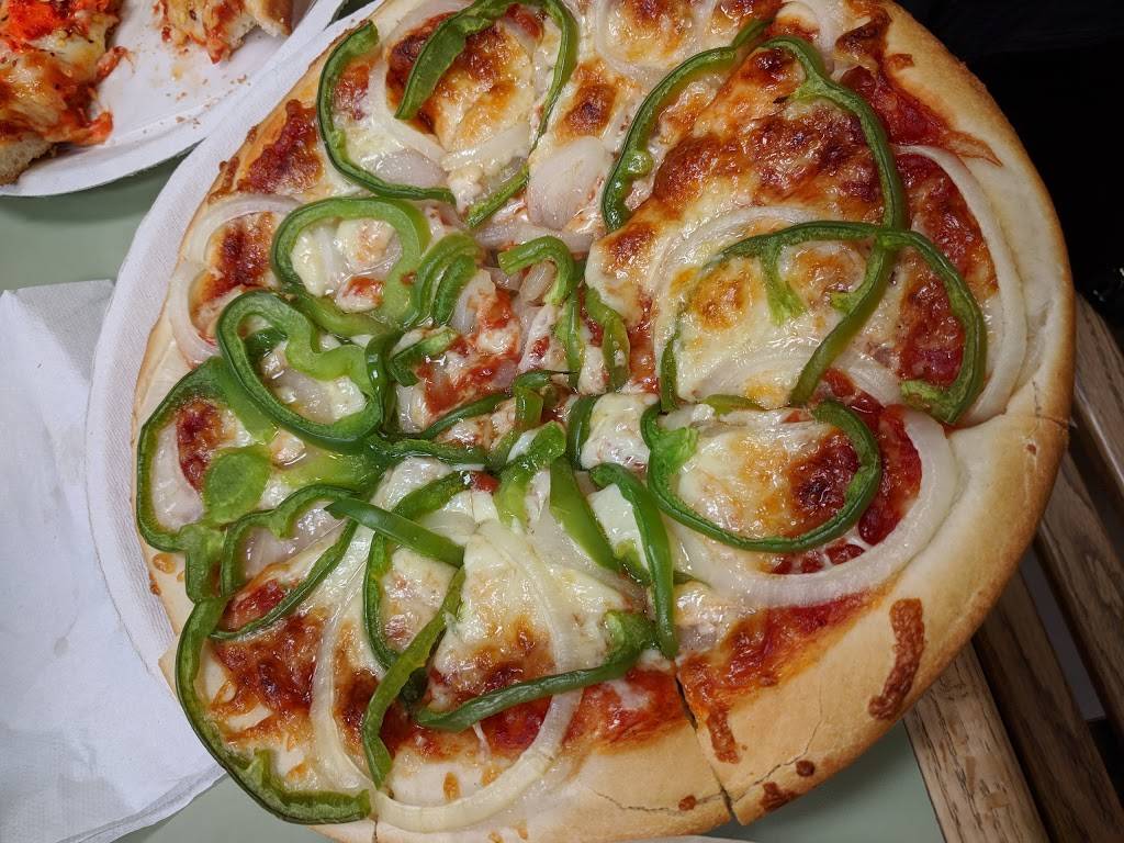 Singas Famous Pizza | meal takeaway | 464 S Broadway, Hicksville, NY 11801, USA | 5169339033 OR +1 516-933-9033