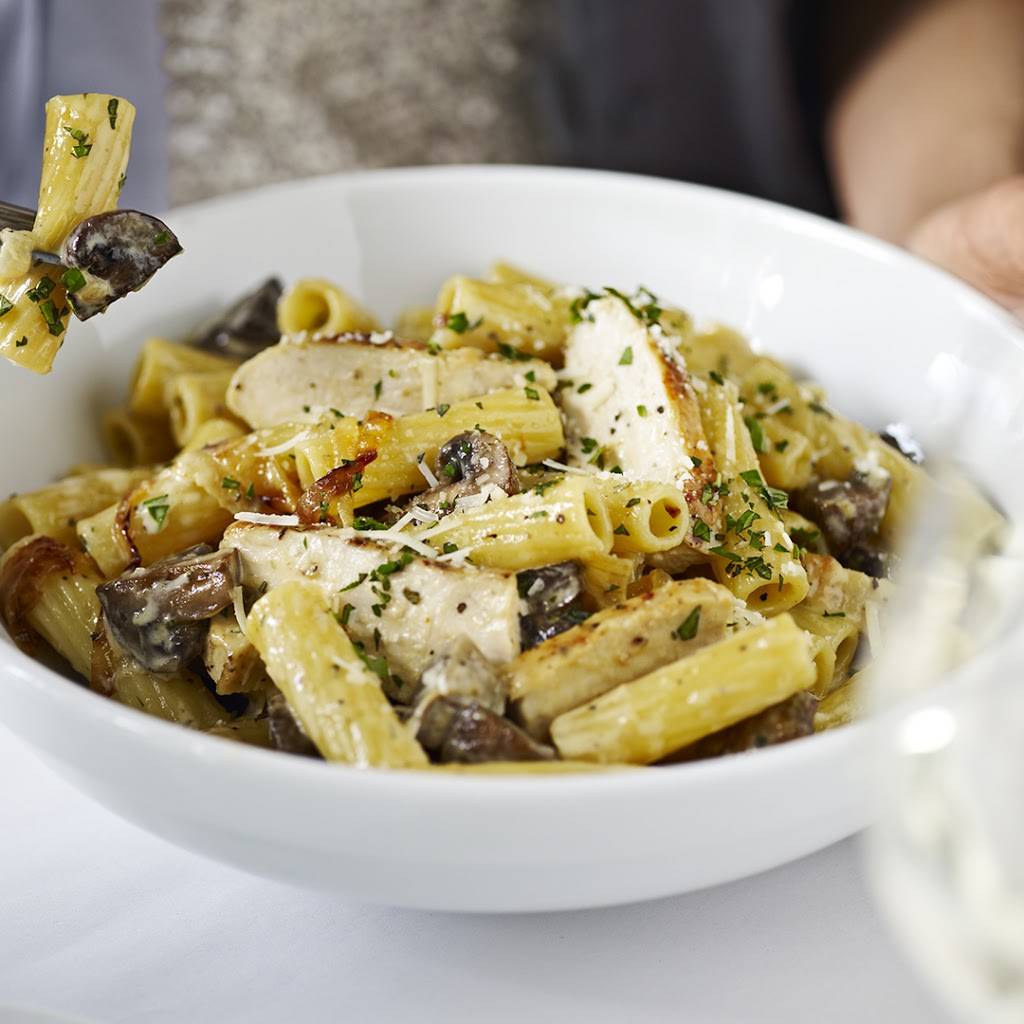 Romanos Macaroni Grill | restaurant | 2655 Vista Way, Oceanside, CA 92054, USA | 7607229905 OR +1 760-722-9905