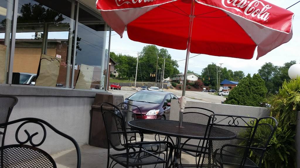 Frostee Freeze Drive-In | restaurant | 1617 N Broad St, Tazewell, TN 37879, USA | 4236263521 OR +1 423-626-3521