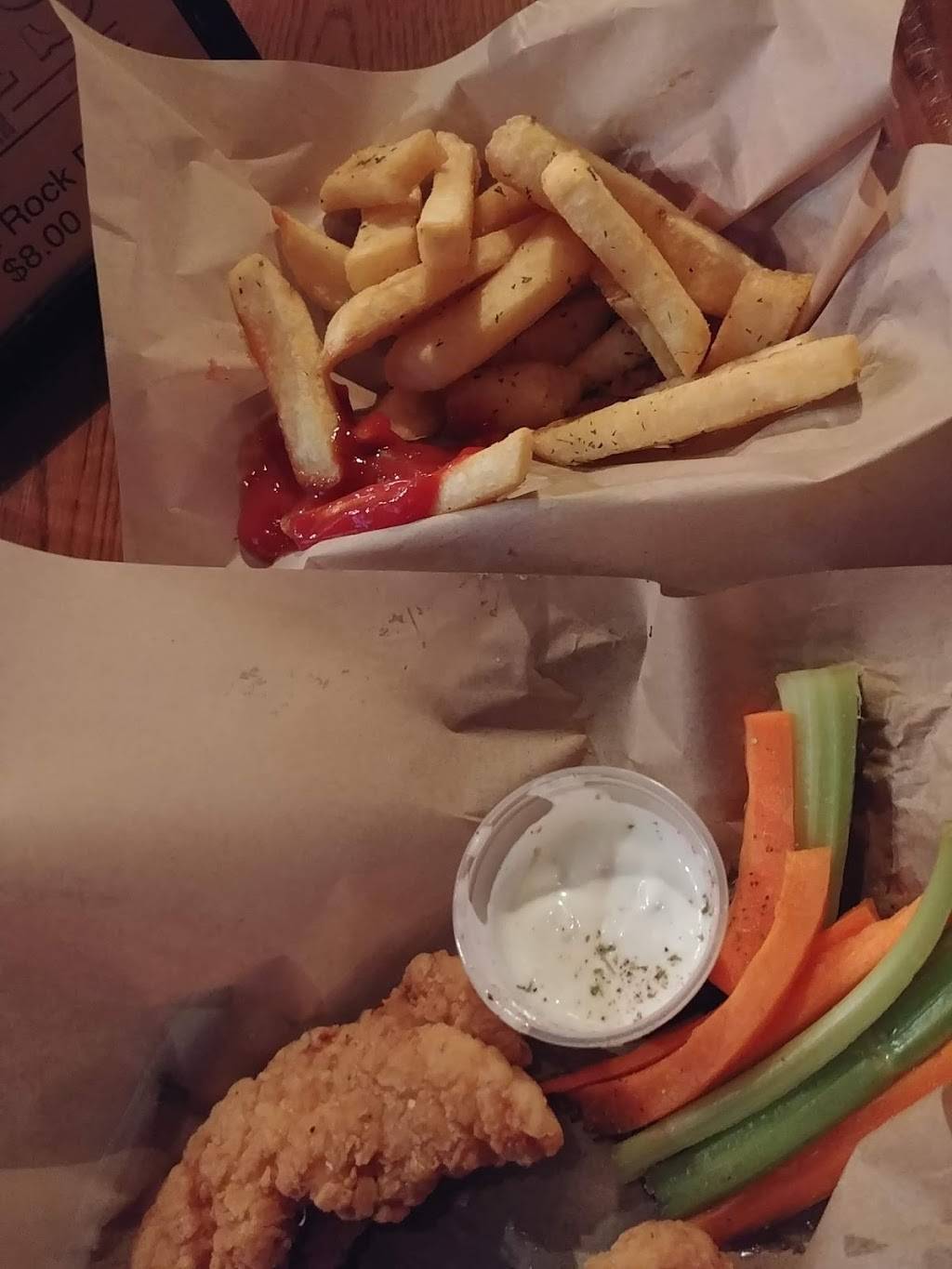 Elis B&W Bar | restaurant | 439 Monroe Ave, Rochester, NY 14607, USA | 5853193542 OR +1 585-319-3542