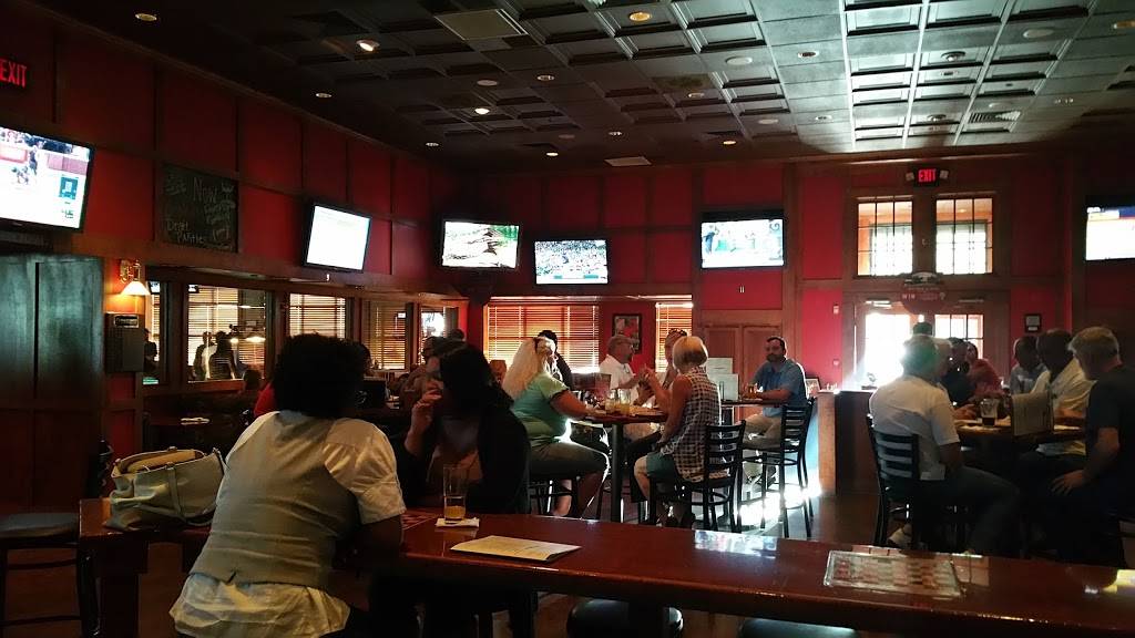 Fox & Hound | restaurant | 112 W Campbell Rd, Richardson, TX 75080, USA | 9724374225 OR +1 972-437-4225