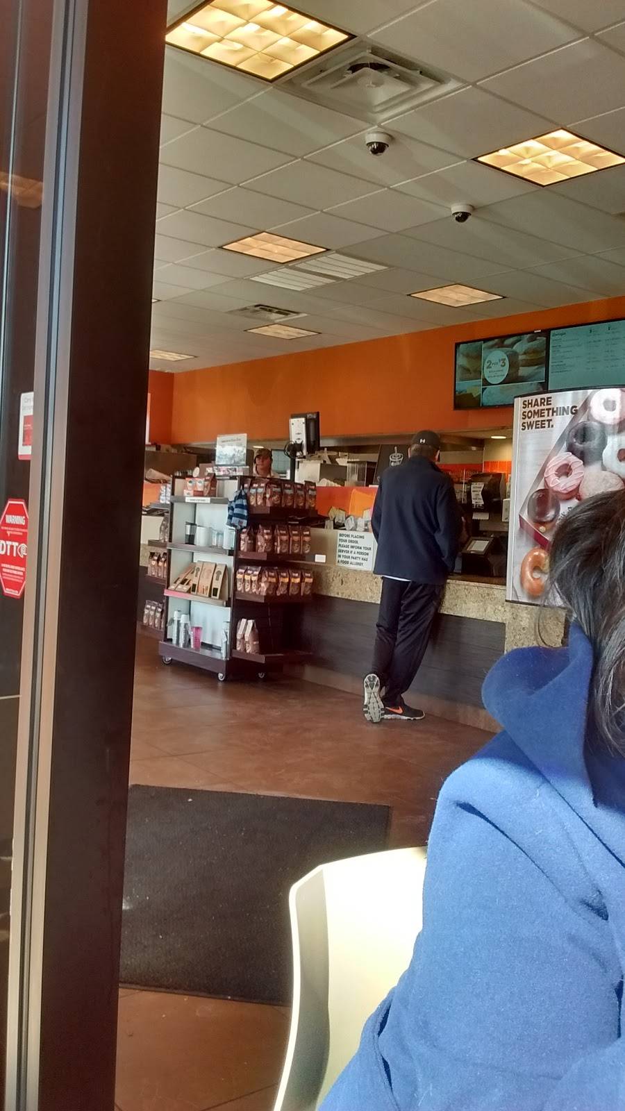 Dunkin | bakery | 3103 S Chicago Ave, South Milwaukee, WI 53172, USA | 4145702111 OR +1 414-570-2111