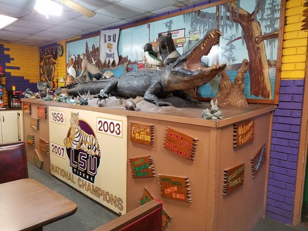 Faustos Family Restaurant | restaurant | 14514 US-165, Kinder, LA 70648, USA | 3377385676 OR +1 337-738-5676