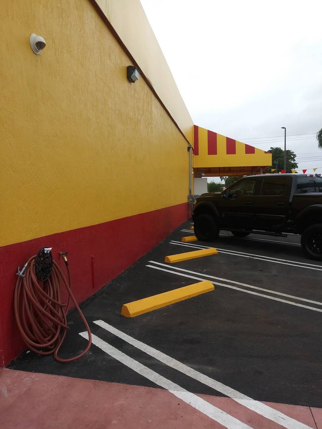 El Palacio de los Jugos | restaurant | 7255 SW 107th Ave, Miami, FL 33173, USA | 3052005896 OR +1 305-200-5896