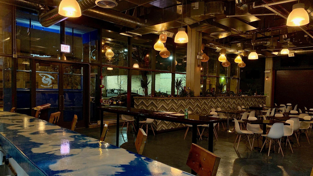 Red Fish Bleu Fish | restaurant | 5121 S Harper Ave, Chicago, IL 60615, United States | 7739524744 OR +1 773-952-4744