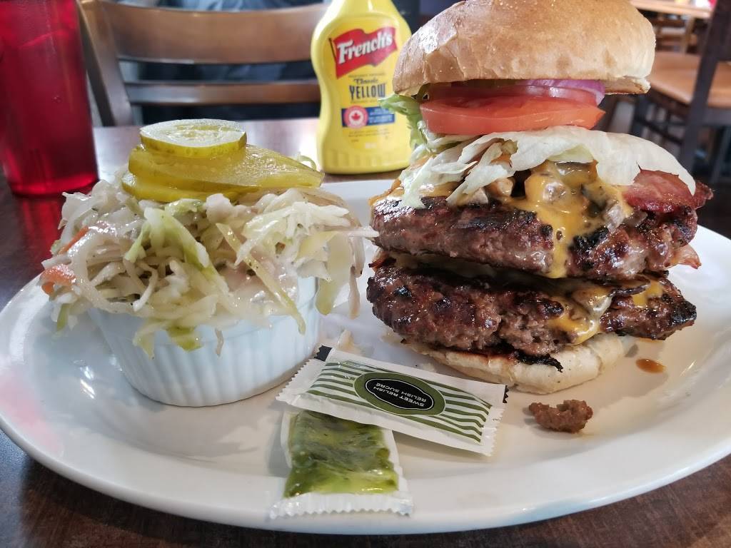 Captain Robins Family Restaurant | restaurant | 111 Lakeshore Rd W, Mississauga, ON L5H 2E3, Canada | 9052749111 OR +1 905-274-9111