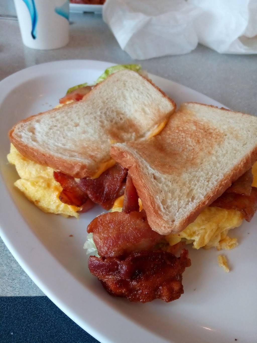 Douglas Burgers | restaurant | 18461 Dexter Ave, Lake Elsinore, CA 92532, USA | 9512455441 OR +1 951-245-5441