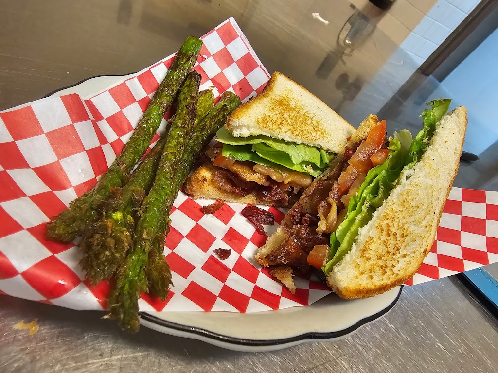 Yayahs | restaurant | 120 N Main St, Flora, IL 62839, USA | 6184035313 OR +1 618-403-5313