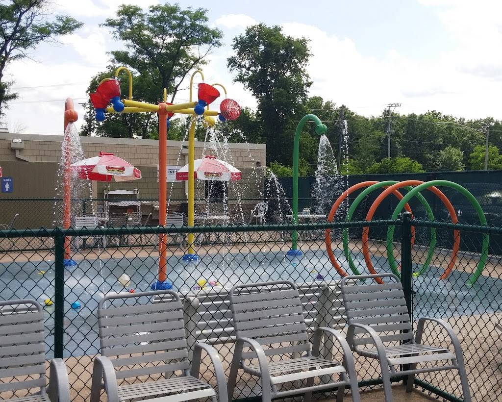 Lillian L. Lutz Recreation Center | restaurant | 1195 Half Day Rd, Highland Park, IL 60035, USA | 8474326355 OR +1 847-432-6355