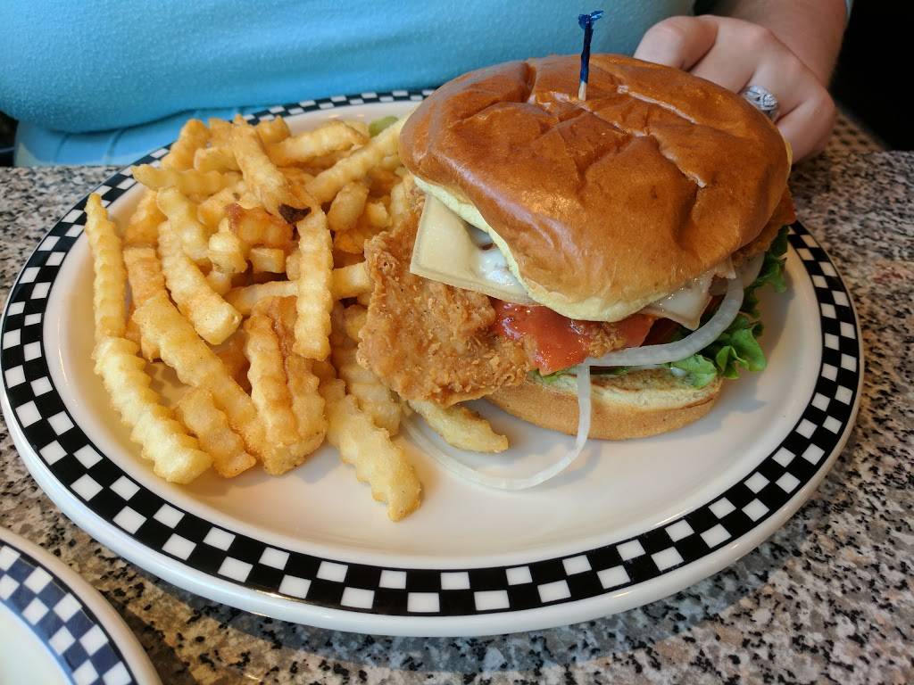 Guss Diner | restaurant | 110 Keenan Court, Verona, WI 53593, USA | 6084970230 OR +1 608-497-0230